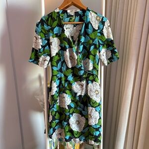 Diane Von Furstenberg 100% silk Floral wrap Dress in Blue and Green